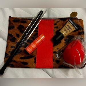 Makeup and case 🤎 NWOT
